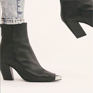 FREE PEOPLE x Ferylrobin Ride or Fly Short Boots Modern Western in Black Size 39